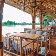 เรือนชายน้ำ  cafe&restaurant