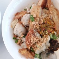 เมนูของร้าน ลุงเหนอ ก๋วยเตี๋ยวทรงเครื่อง