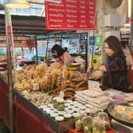 ไส้อั่วคุณถนอม อาหารเหนือ ตลาดอัศวิน