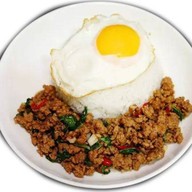 บ้านข้าวไข่เจียว + ข้าวกระเพรา (สูตรเจ็ดยอด)
