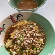ก๋วยเตี๋ยวตรอกโรงหมู ยานนาวา