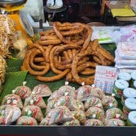 ไส้อั่วคุณถนอม อาหารเหนือ ตลาดอัศวิน