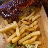 The Red Piano - Pub Street