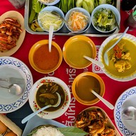 ขนมจีนเส้นสดแม่แอ๊ด