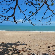 หาดเขาพลายดำ
