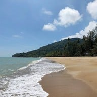 หาดเขาพลายดำ