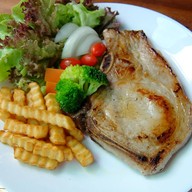 เมนูของร้าน ยักษ์ใหญ่ไข่ข้น กรูเมท์ มาร์เก็ต สถานนีรถไฟใต้ดิน ลาดพร้าว