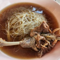 ก๋วยเตี๋ยวเป็ดตุ๋นนายปิว หัวหิน