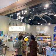 White Story ไลฟ์เซ็นเตอร์ คิวเฮ้าส์ ลุมพินี