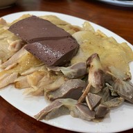 ล้วนข้าวมันไก่หน้าโรงพยาบาลพระพุทธบาท พระพุทธบาท