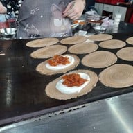 เมนูของร้าน ขนมเบื้องหวานผึ้งน้อย โชคชัย 4 ซอย 54