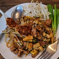 ผัดไทยหอนาฬิกาเชียงราย