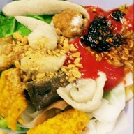 เย็นตาโฟลูกชิ้นปลา วรจักร เหล่านาดี