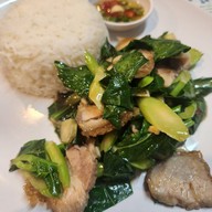 ครัวป้าตุ๋ย ประชาชื่น