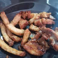 เมนูของร้าน หมูทอดกระเทียม (ท้ายตลาดถนอมมิตร)