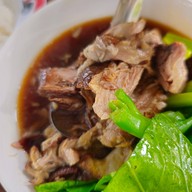 พี่หล้า เย็นตาโฟ (ซอยโยมิ)
