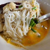พี่หล้า เย็นตาโฟ (ซอยโยมิ)