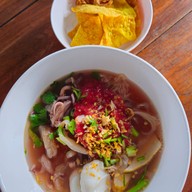 พี่หล้า เย็นตาโฟ (ซอยโยมิ)