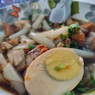 เมนูของร้าน ก๋วยจั๊บหมูกรอบเจ๊ฟ้า เจ้าเก่า