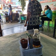 บรรยากาศ ก๋วยจั๊บหมูกรอบเจ๊ฟ้า เจ้าเก่า