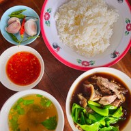 พี่หล้า เย็นตาโฟ (ซอยโยมิ)
