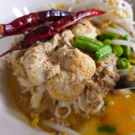 พี่หล้า เย็นตาโฟ (ซอยโยมิ)