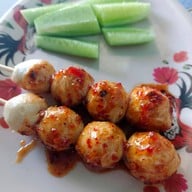 เมนูของร้าน ตึกฟ้า ก๋วยเตี๋ยวหมูน้ำแดง วัดเพชรพลี