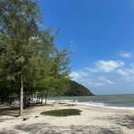 หาดสามพระยา