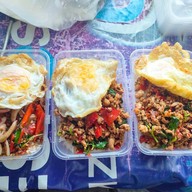 บอลราดหน้ายอดผัก&อาหารตามสั่ง