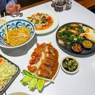 ขนมจีนบางกอก เซ็นทรัลปิ่นเกล้า