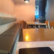 บรรยากาศ ควิกลี่ พลัส ยิ่งยง ( ถนนชยางกูร)