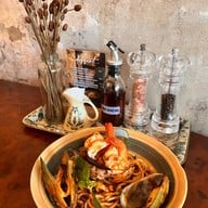 เมนูของร้าน Yeast rustic pizza -