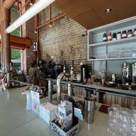 Nana Coffee Roasters เลียบทางด่วน/ประดิษฐ์มนูธรรม ซอย3