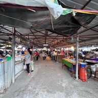 ตลาดนัดม่าหนิก