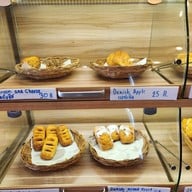 Harry House & Bakery (Soi Buakhao) Soi Buakhao