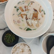 เมนูของร้าน บ้านหมี กระเพรา ข้าวผัด ส้มตำ ตำเส้นเล็ก พิซซ่า พระราม 5