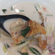 เมนูของร้าน บ้านหมี กระเพรา ข้าวผัด ส้มตำ ตำเส้นเล็ก พิซซ่า พระราม 5