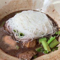 ทองอิน ก๋วยเตี๋ยวเรือ รสเด็ดปะเก็นแตก
