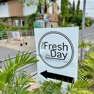 เมนูของร้าน the fresh day - santidarun charity cafe' (halal - อิสลาม) หน้าโรงเรียนสันติดรุณ
