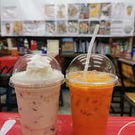 ต้นเรือน ก๋วยเตี๋ยวหมูเด้งต้มยำ กระเพราไร้น้ำมัน ตามสั่ง หมูกรอบ กาแฟ ทาวน์อินทาวน์