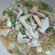 บะหมี่เกี๊ยวปูหมูแดงน้องทาโร่