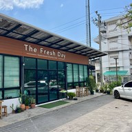 เมนูของร้าน the fresh day - santidarun charity cafe' (halal - อิสลาม) หน้าโรงเรียนสันติดรุณ