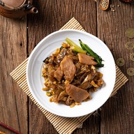 โกเม้งราดหน้ายอดผัก สาขาบางกะปิ บางกะปิ