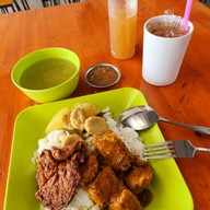 เมนูของร้าน ข้าวแกงครัวไทย ปั๊ม ปตท. รังสิตเลย ม.กรุงเทพ