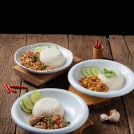 โกเม้งราดหน้ายอดผัก สาขาบางกะปิ บางกะปิ