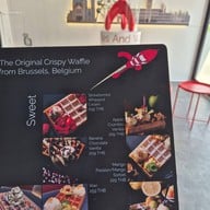 Waw Waffles And Waffles สุขุมวิท16