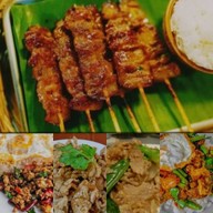 หมูปิ้งโบราญคุณหญิง+น้ำจิ้มแจ่วบองปลาร้ารสเด็ด หน้าร้านเสื้อผ้าคุณหญิงติดกับร้านตั้มเล้ง