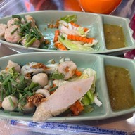 เมนูของร้าน กิมง้วนลูกชิ้นปลา (MICHELIN Bib Gourmand) จอมทอง