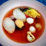 เมนูของร้าน ก๋วยเตี๋ยวไก่ฉีกต้มยำรสมะนาว เซเว่นเจริญพัฒนา(ตรงข้ามบริษัทฟังก์ชัน/เอื้อรามอินทรา 117)