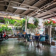 บรรยากาศ ก๋วยเตี๋ยวไก่ฉีกต้มยำรสมะนาว เซเว่นเจริญพัฒนา(ตรงข้ามบริษัทฟังก์ชัน/เอื้อรามอินทรา 117)